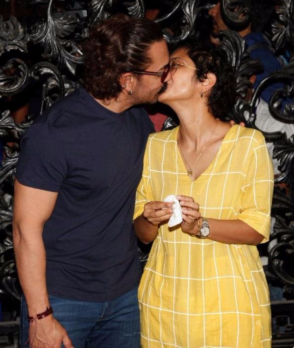 宝莱坞巨星阿米尔汗迎来自己的53岁生日与妻子互喂蛋糕撒狗粮