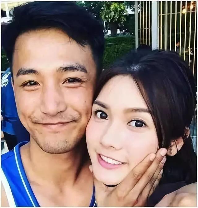 首部电影就担正出道12年倍受力捧 自爆女友逼穿情侣装:好尴尬