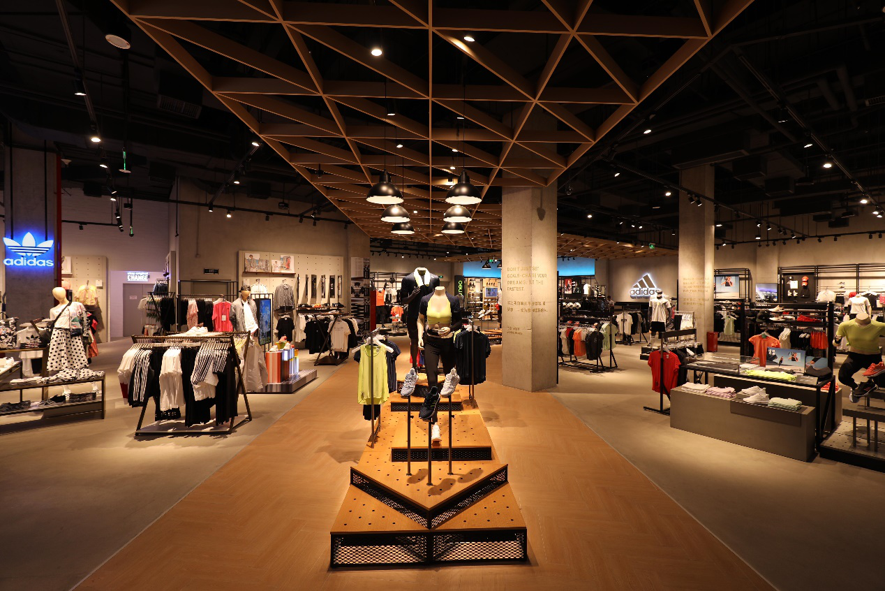 深圳首家阿迪达斯"运动时尚品牌体验店"深业上城开幕!