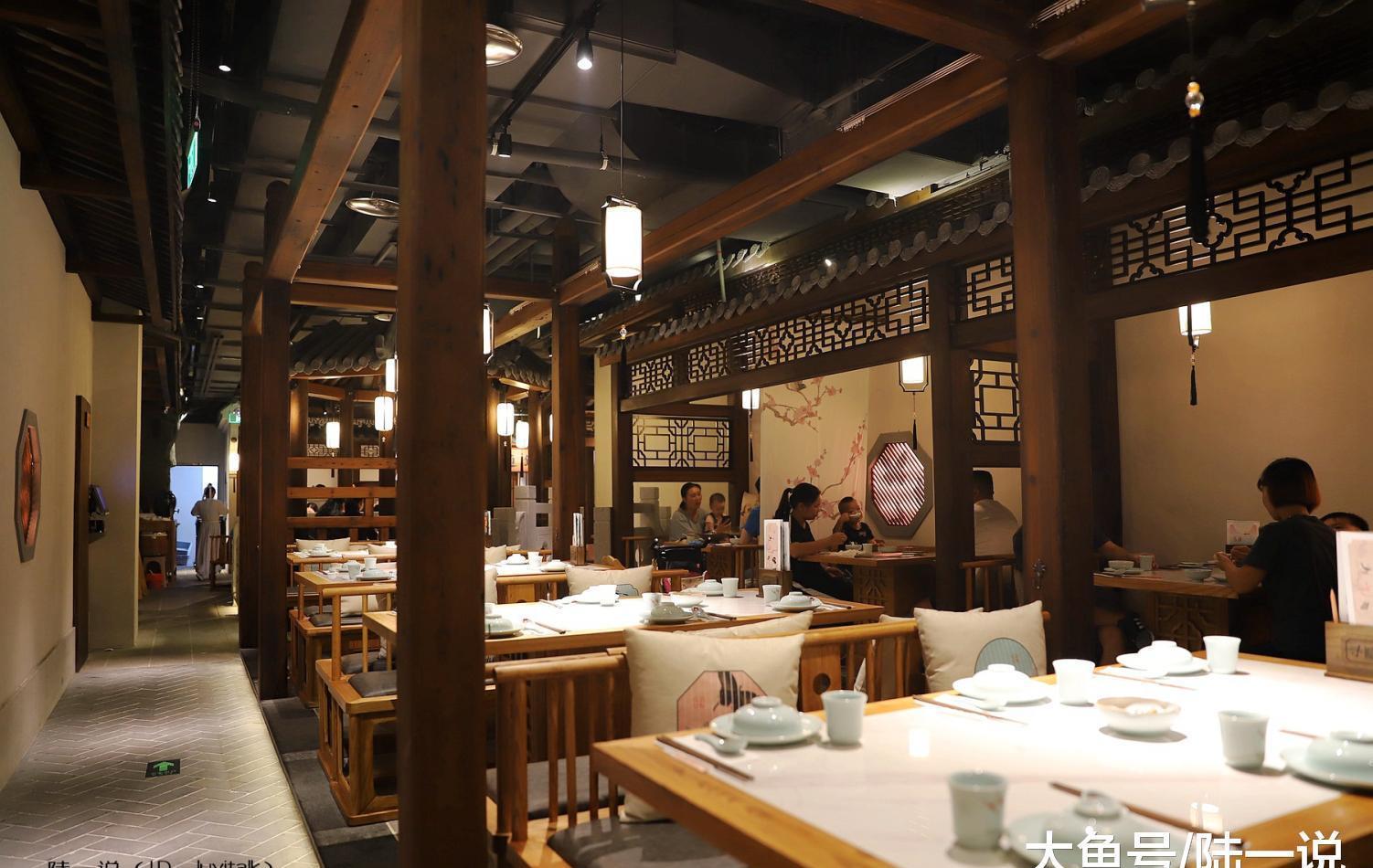 小桥流水油纸伞古筝汉服桃花飘古韵餐厅现身宝龙