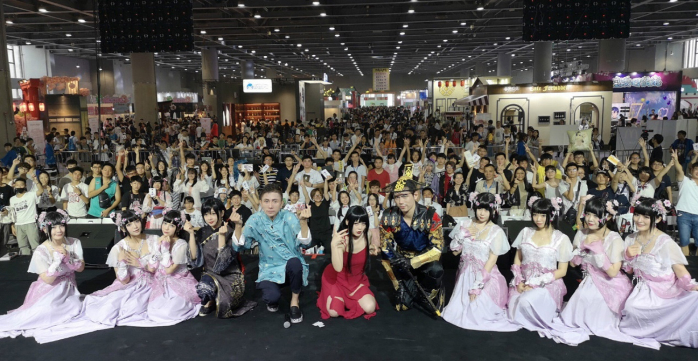 柏言映画玩转cosplay文化 七个九公主亮相漫展