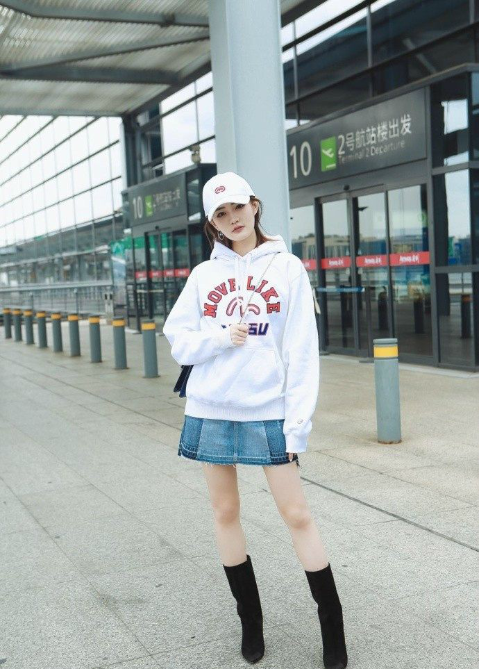 徐璐化身运动girl一展美腿网友,鞋是硬伤