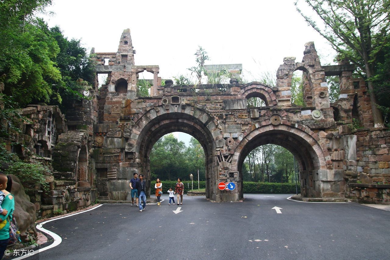 图中的四川美术学院是中国独立建制的31所普通高等艺术院校之一,更是