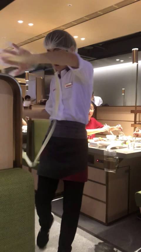 「海底捞隐藏菜单大体验」服务员小姐姐:抖音