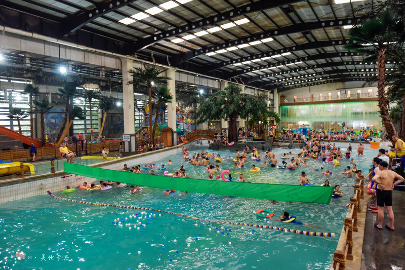 不出京城假装在夏威夷一起去南宫做玩儿水的孩子吧