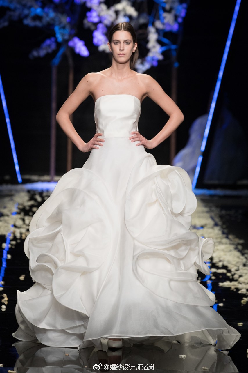 antonioriva2019纽约婚纱周大秀三想看大秀视频的