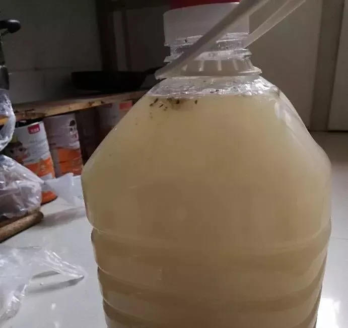 因为酵母有促进发酵的作用,所以加了酵母的淘米水会比不加的腐熟快