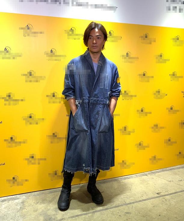 51岁郑伊健出席活动,皮肤黝黑当年风采不再,男神果然还是老了!