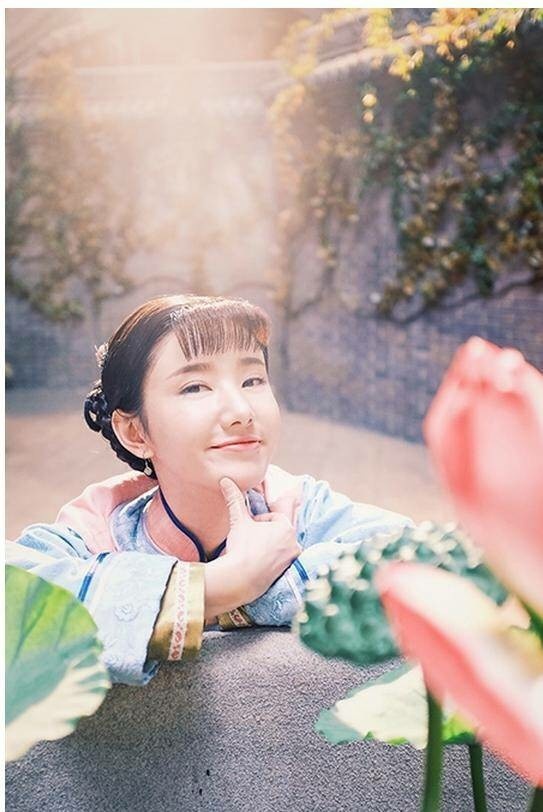 那年花开月正圆周莹少奶奶的贴身丫鬟春杏她原来这么美