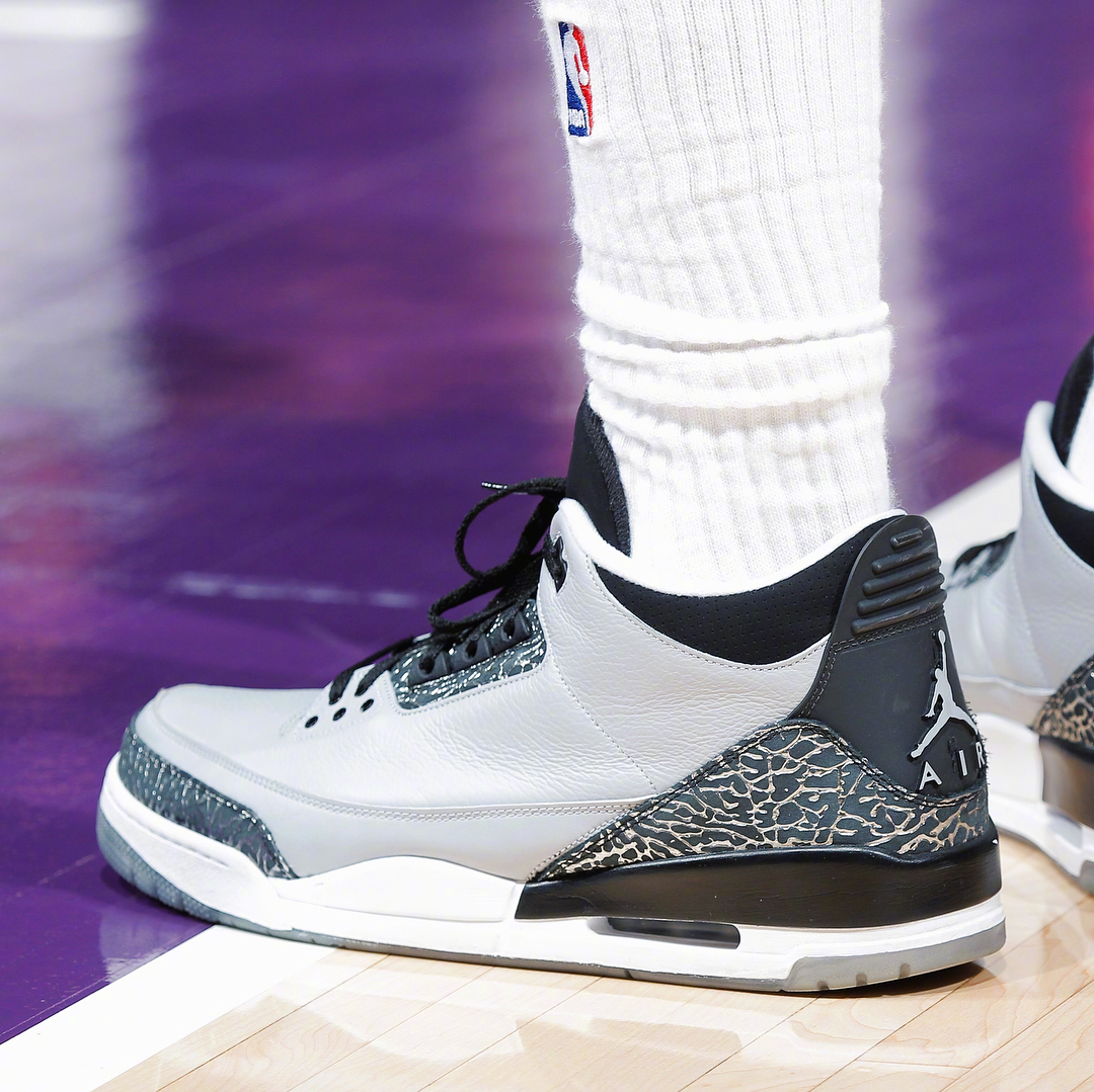 考辛斯在赛场上穿过的那些球鞋.