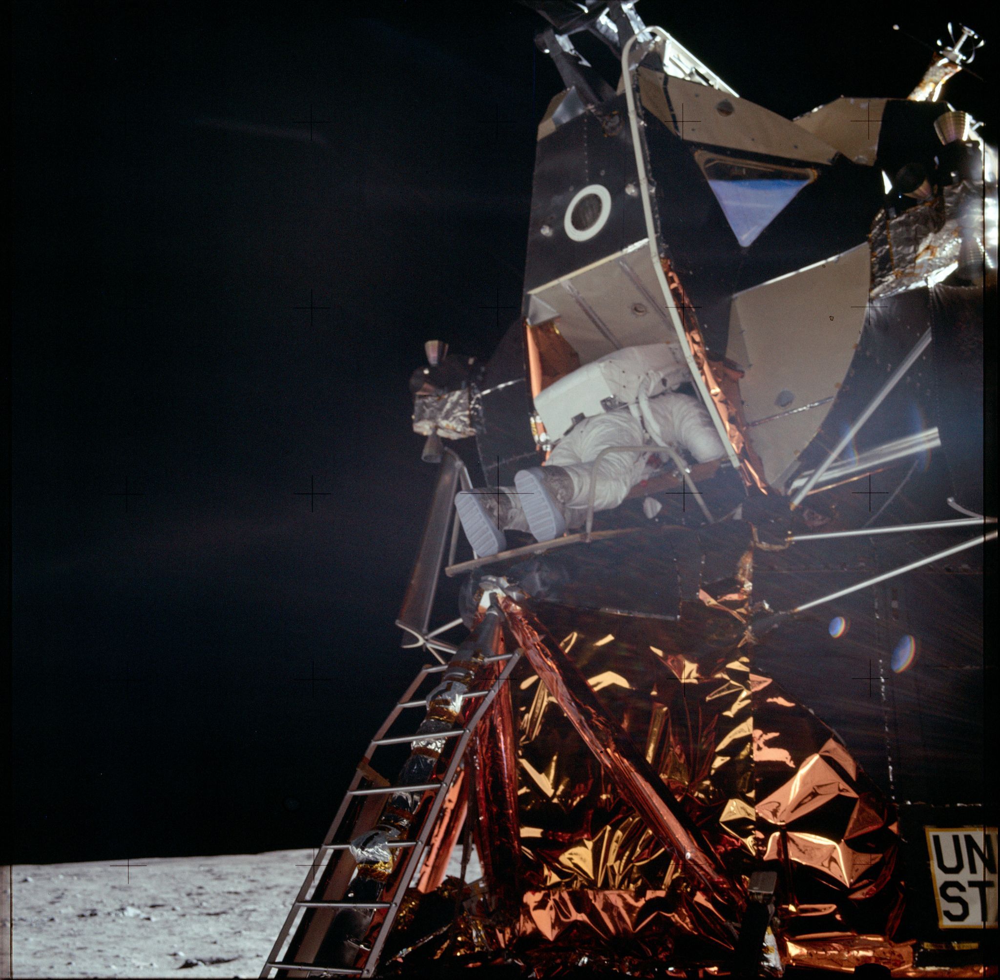 1969年7月20日,阿波罗11号登陆月球