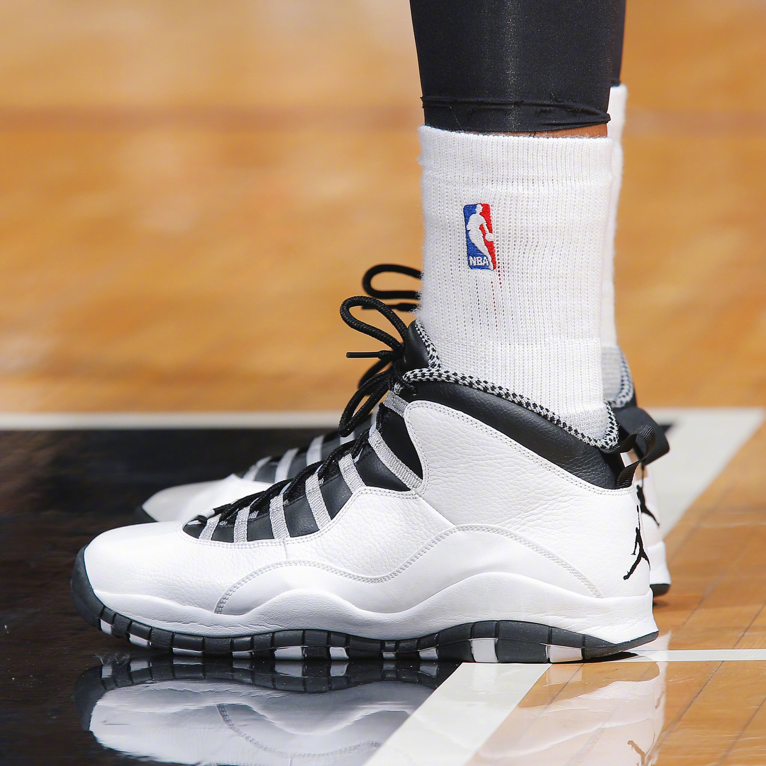 考辛斯在赛场上穿过的那些球鞋.