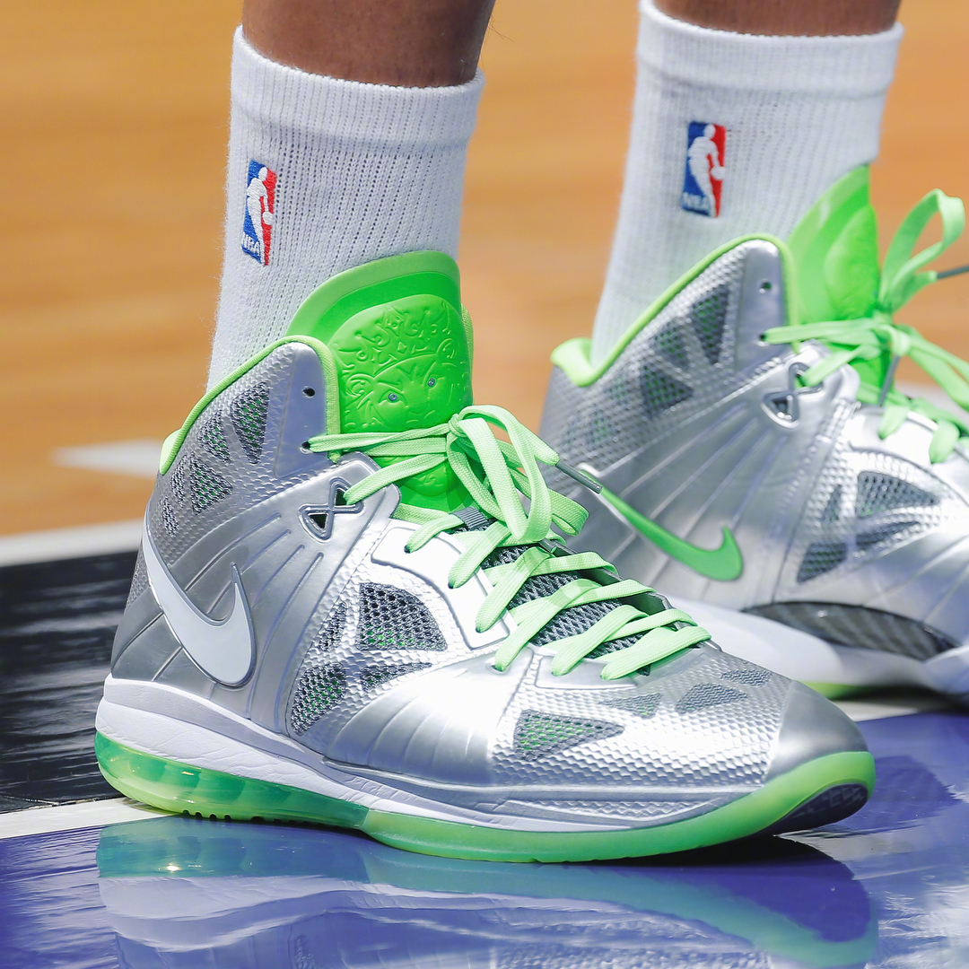 考辛斯在赛场上穿过的那些球鞋.