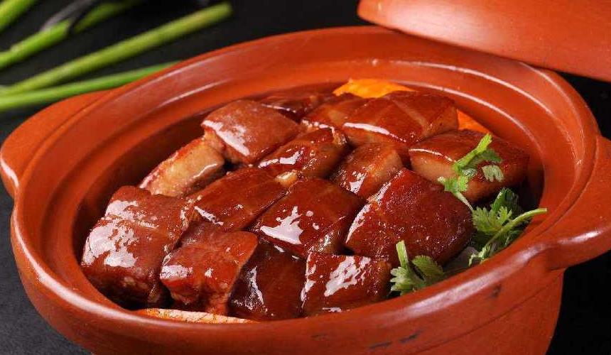 东坡肉 东坡肉属浙菜菜系,以猪肉为次要食材.