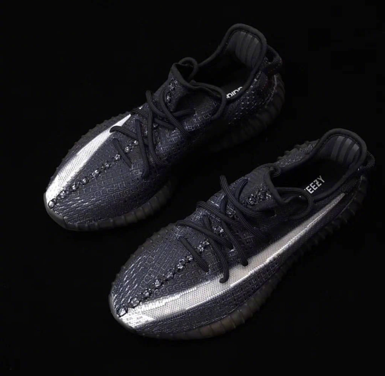 adidas Yeezy 350 V2 Static “Venom” 现身 