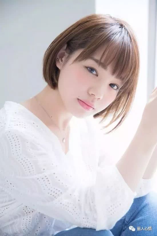 14这个发型相信不少小伙伴在时尚杂志上都看到过,是很多东