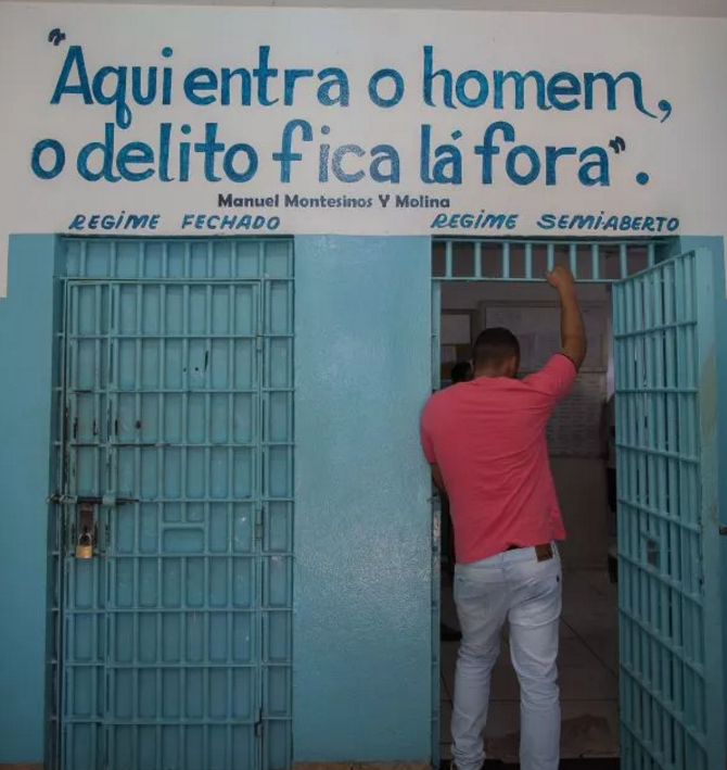 apac监狱致力于保障犯人在监狱中依然享有人权.