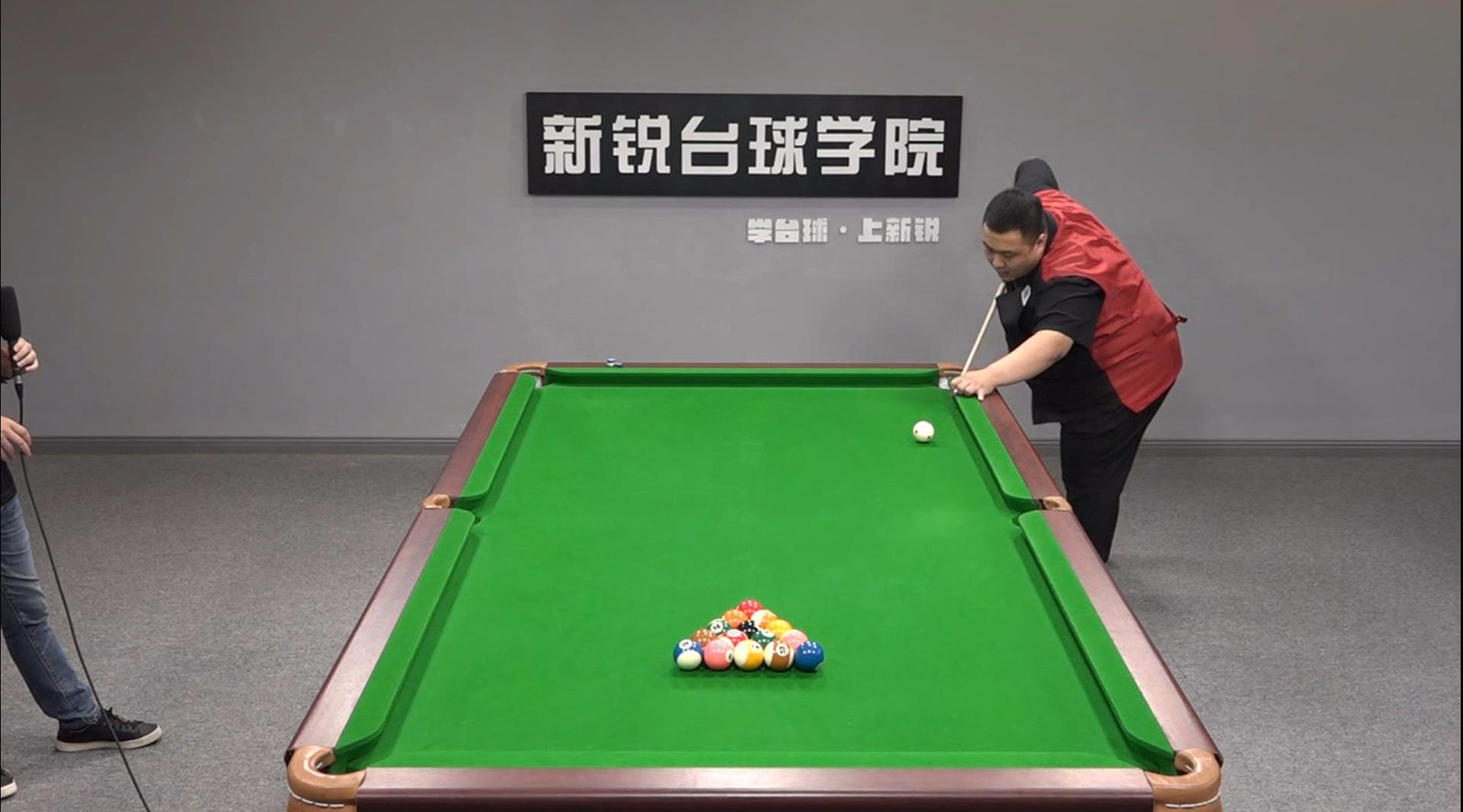 中式八球单宏宇老师教你开球的小技巧,这爆发力看着都吓人!