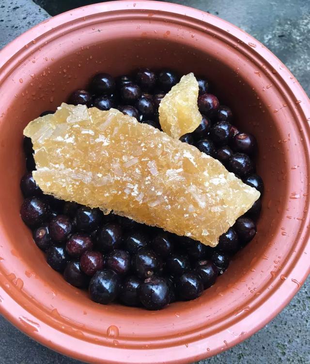 67一碗冰镇炖胭脂果冰凉酸甜实在是消暑最佳饮品