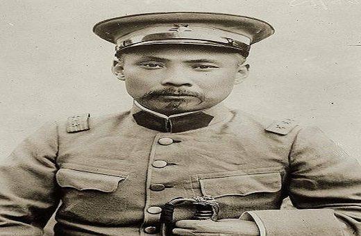 冯国璋满怀热情地启程赴京,走马上任北洋王朝的代理大总统,但是都说