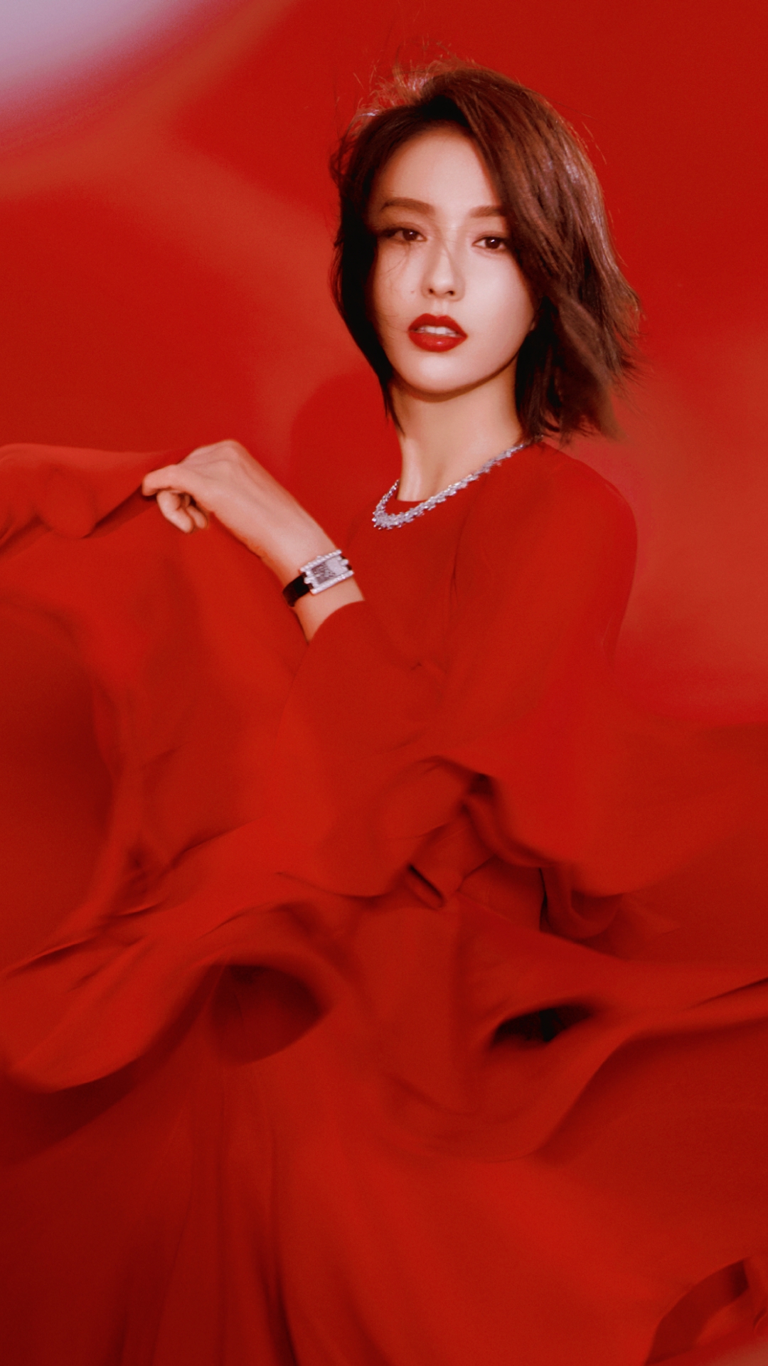 登《瑞丽》9月刊封面大片风情万种的红 太好看啦!