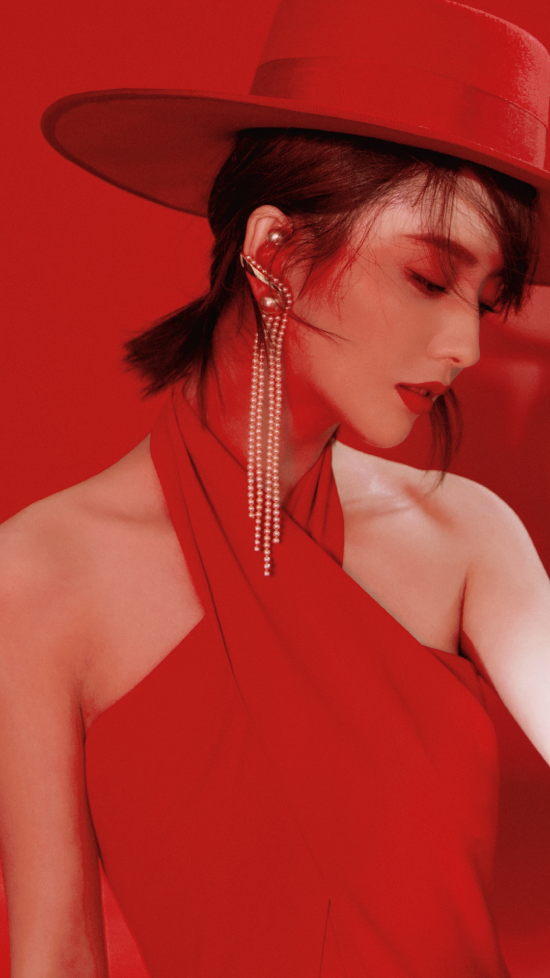 登《瑞丽》9月刊封面大片风情万种的红 太好看啦!