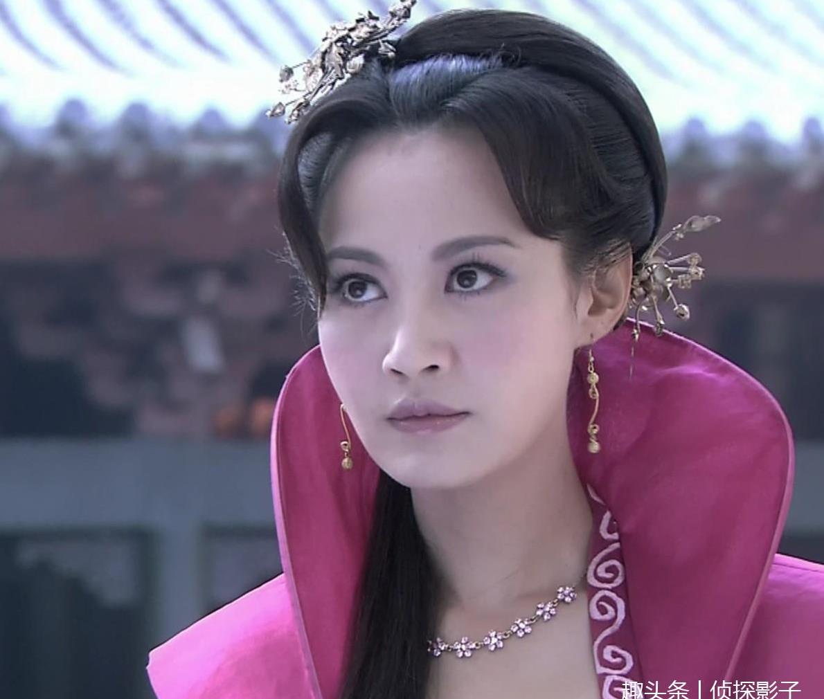 脖子上戴小花的古装女子,第一位很经典,最后一位名不见经传