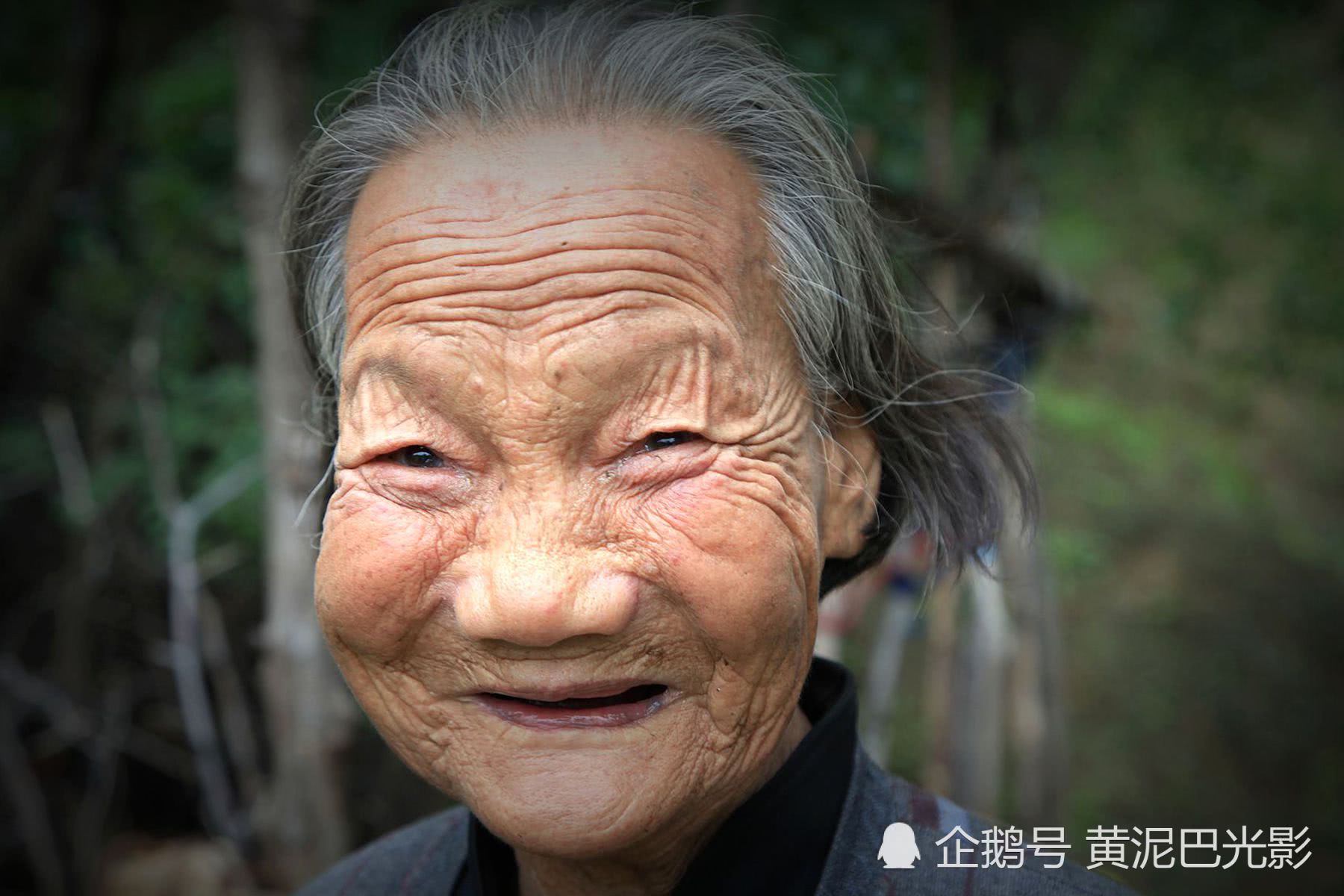 吃了30年野蜂蛹的95岁农村老奶奶今年没有野蜂蛹看她身体怎么样