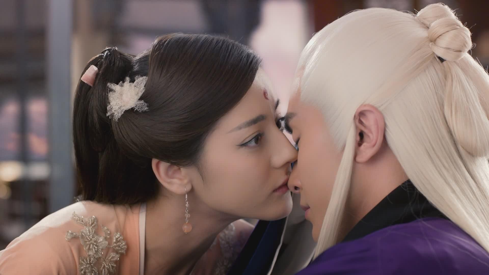 吻戏不用替身,郑爽马天宇超酥,她嘴巴吻到变形