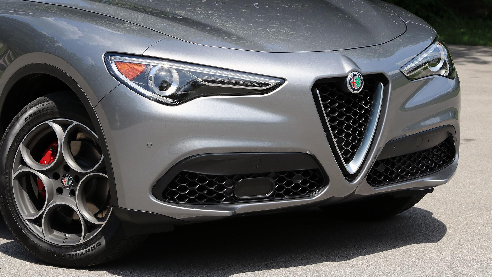 降价后驱轻量化突然红起来的阿尔法罗密欧真成爆款了