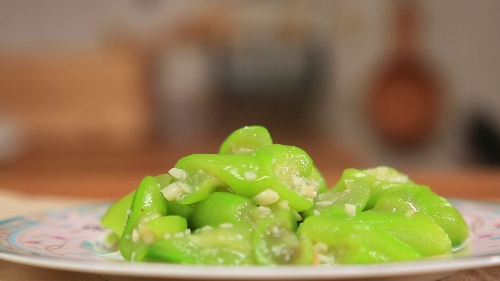 教你个丝瓜最简单炒法,清热又败火!