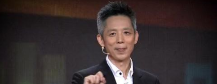 满头白发的《最强大脑》主持人，你可能不知道他有多厉害！