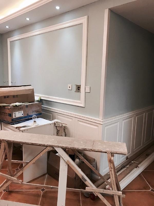 白色的墙裙 淡蓝色的乳胶漆,清新自然,有这样的餐厅设计,用餐环境很