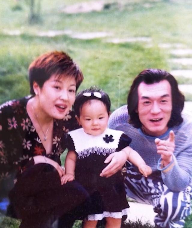 私人照片曝光:像极了金庸笔下的"神雕侠侣"|央视|李咏|哈文_新浪新闻