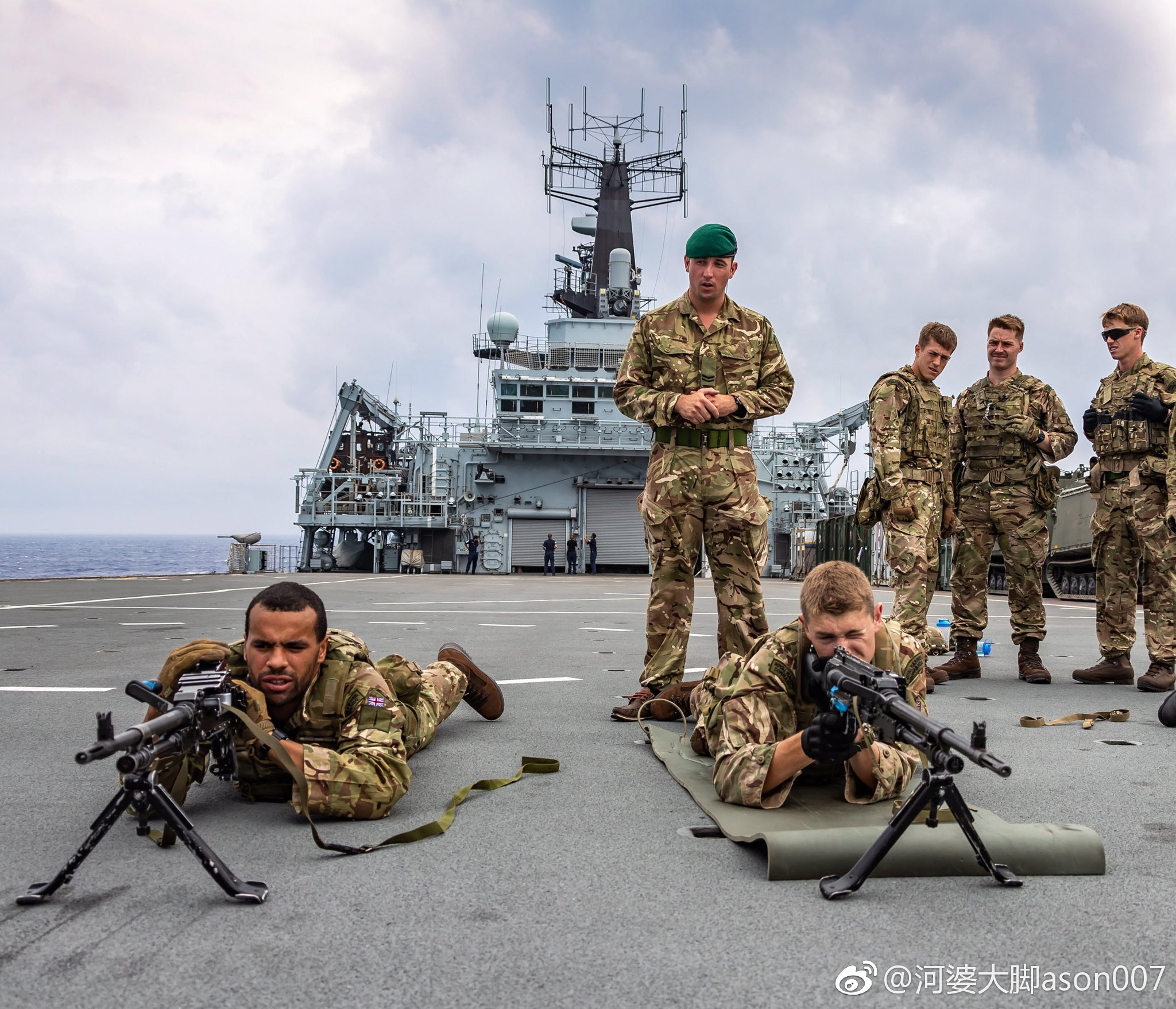 英国皇家海军旗舰"海神之子"号(hms albion l14)两栖船坞登陆舰今天