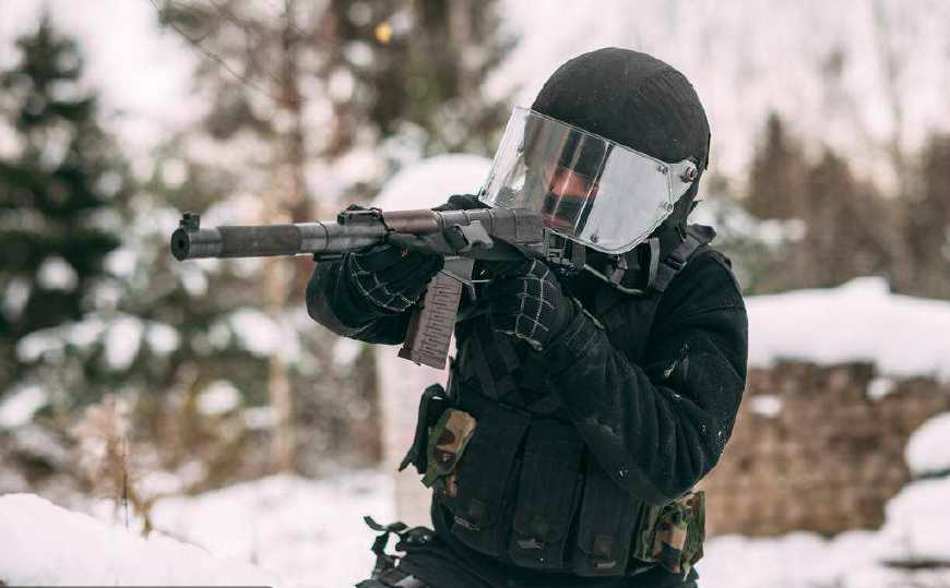 俄罗斯"雷霆"特种部队采用"绝地反击"的战术全歼车臣悍匪.