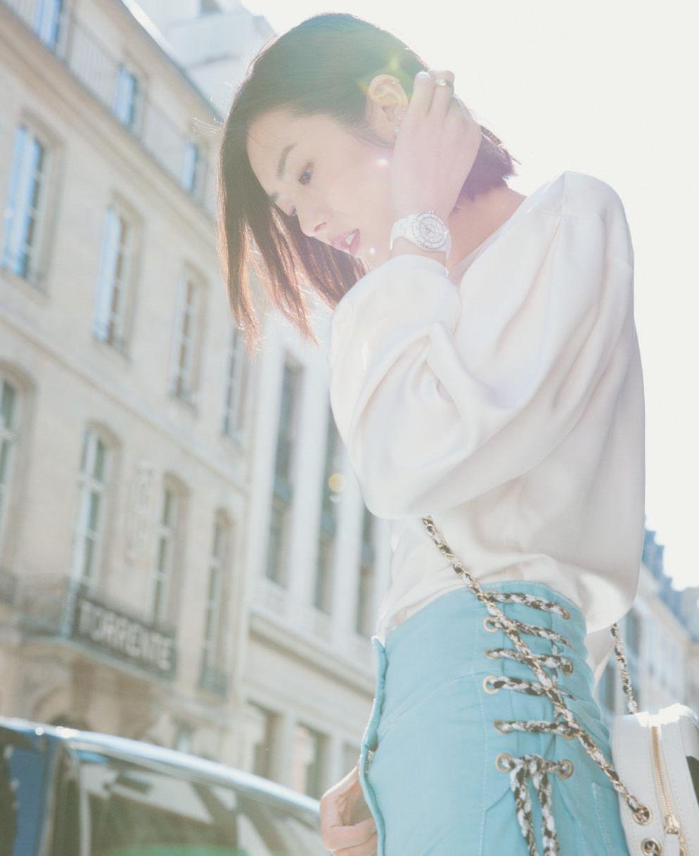 不愧是大表姐,刘雯的高腰阔腿裤穿出180既视感,气场更是满分