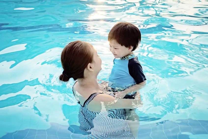 7个月宝宝溺水,婴幼儿游泳隐患那么多,别拿命换教训