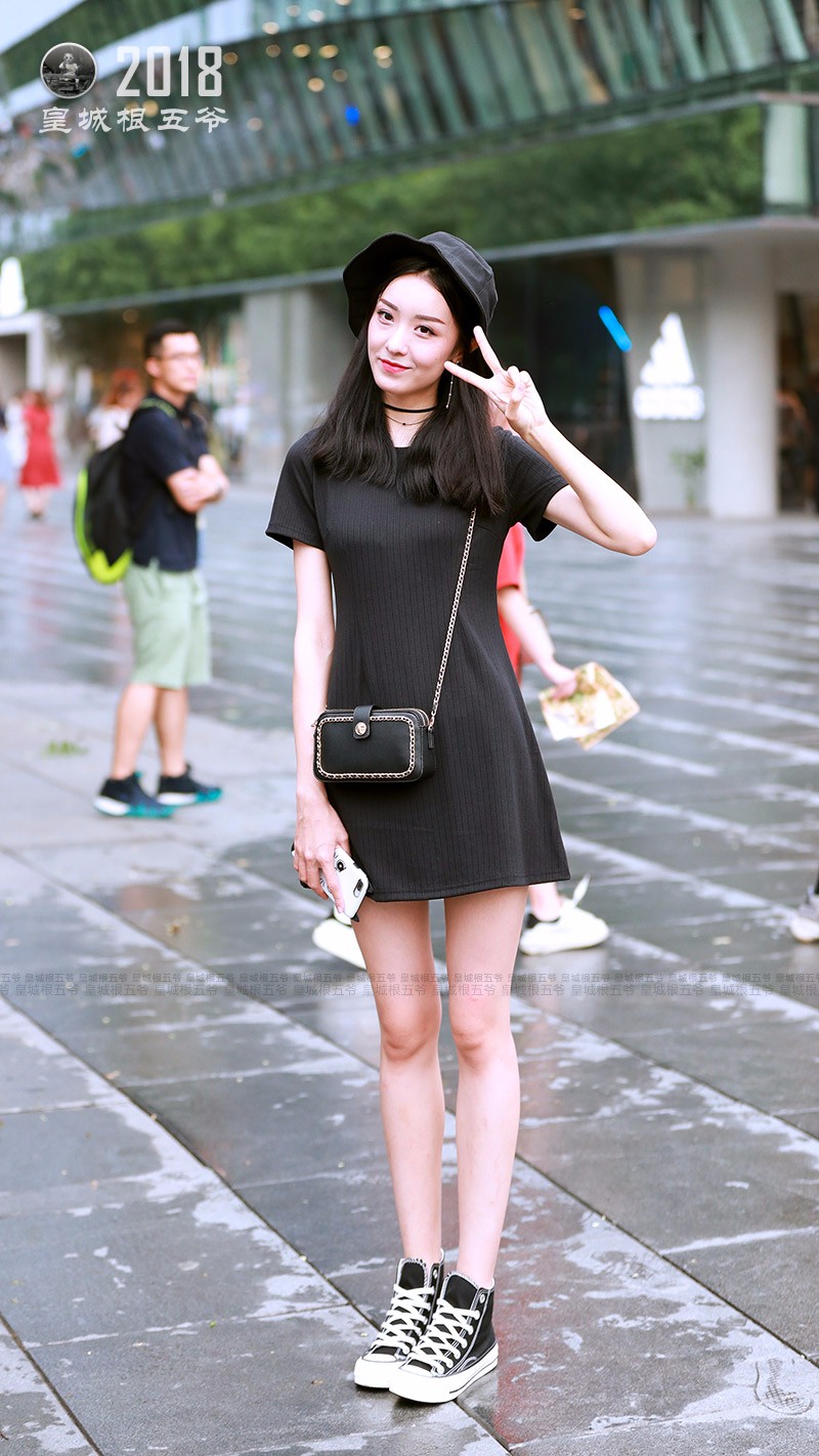 街拍:看北京的美女最佳去处莫过于三里屯