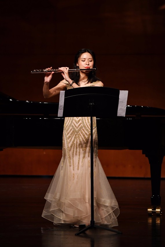 重艺教师张艳举办长笛独奏音乐会 多乐器组合演奏惊艳近千听众