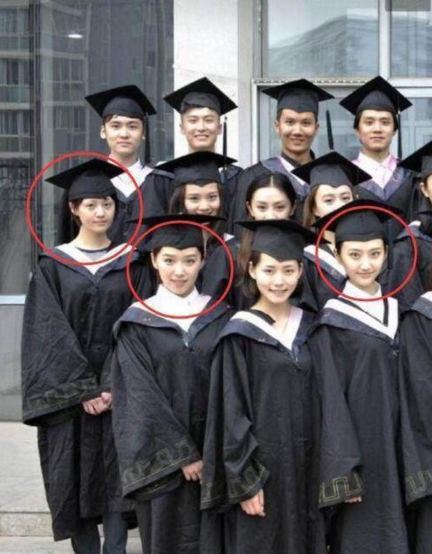 同样是2009年,景甜参演的电视剧《一个女人的史诗》播出,赵薇和刘烨是