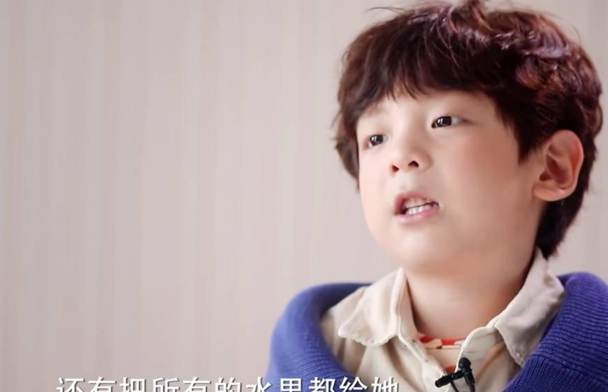 小迷弟热吻贝贝, 刘涛见势火速拆散, 网友: 比嗯哼还会泡妞!