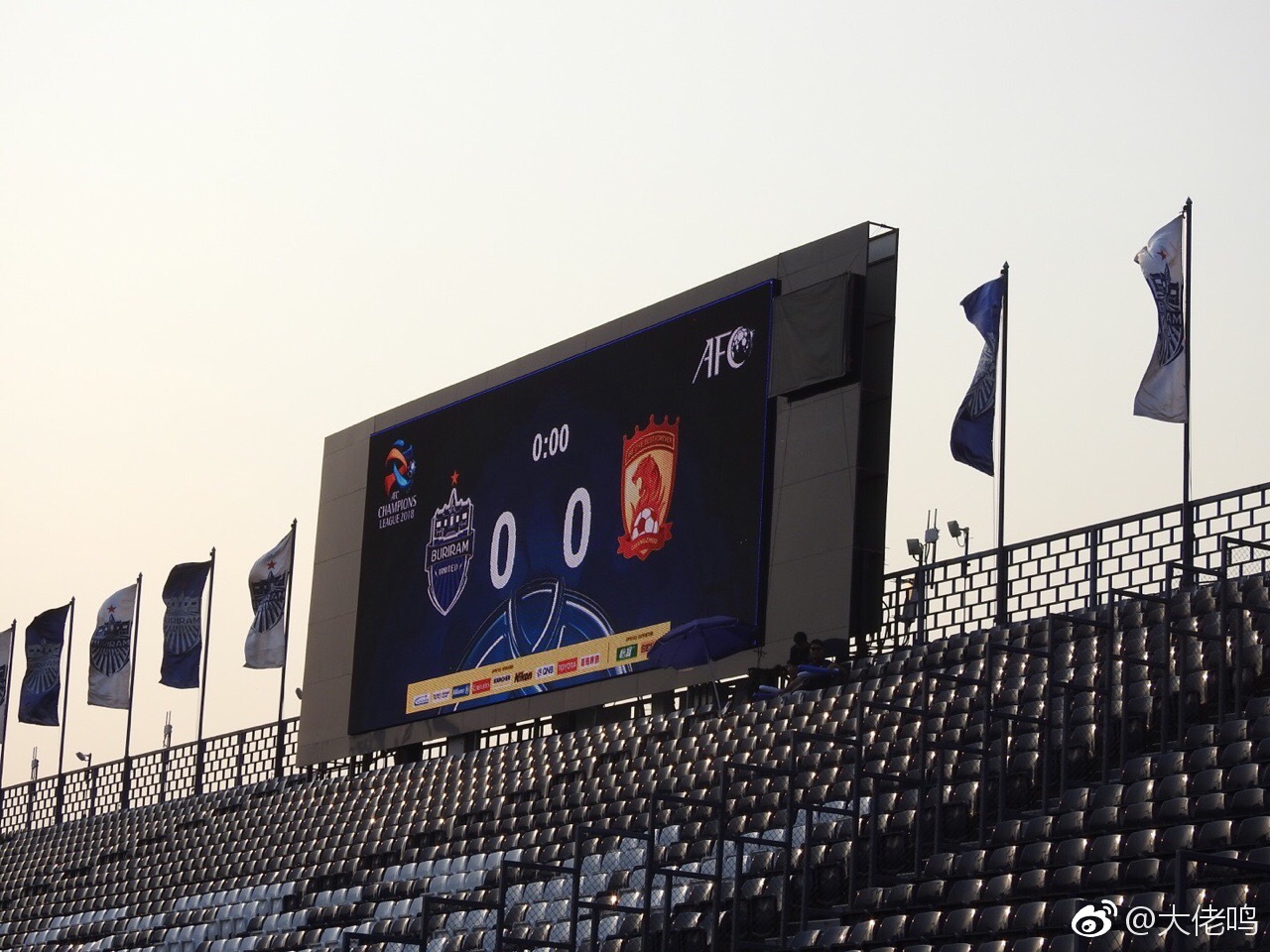 第一次来到武里南联队主场,足球气氛热烈,设施也很不错