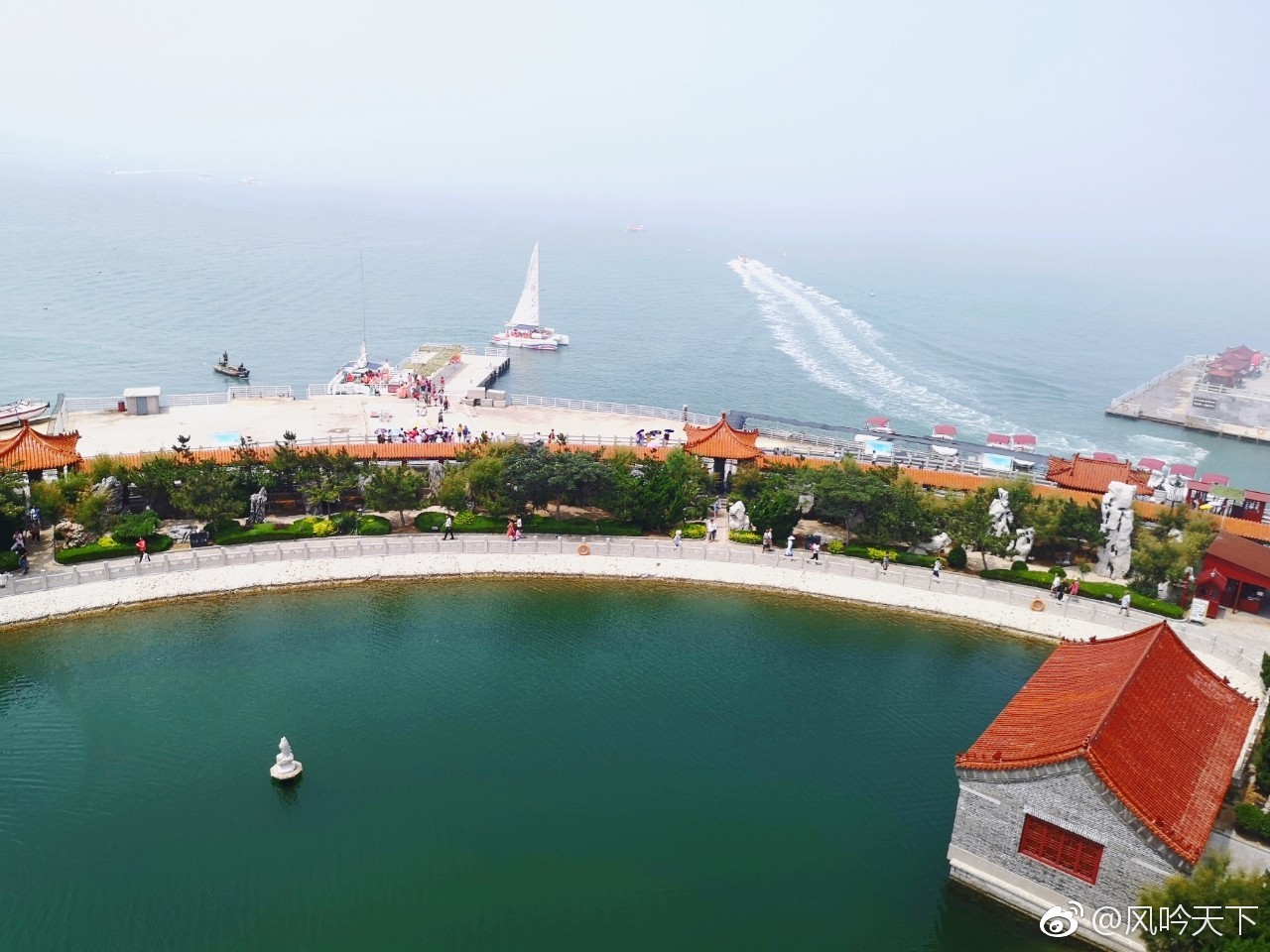 蓬莱亦称蓬莱山是神话传说中东海外的仙岛