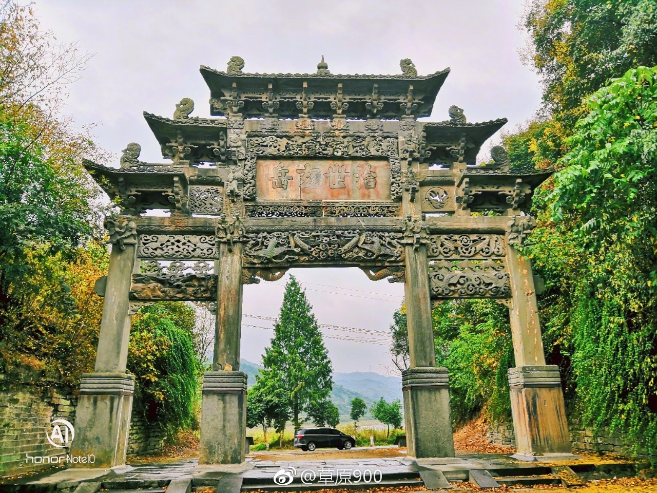 玄岳门是进武当山第一重大门建于明嘉靖年间全以石凿榫卯构成