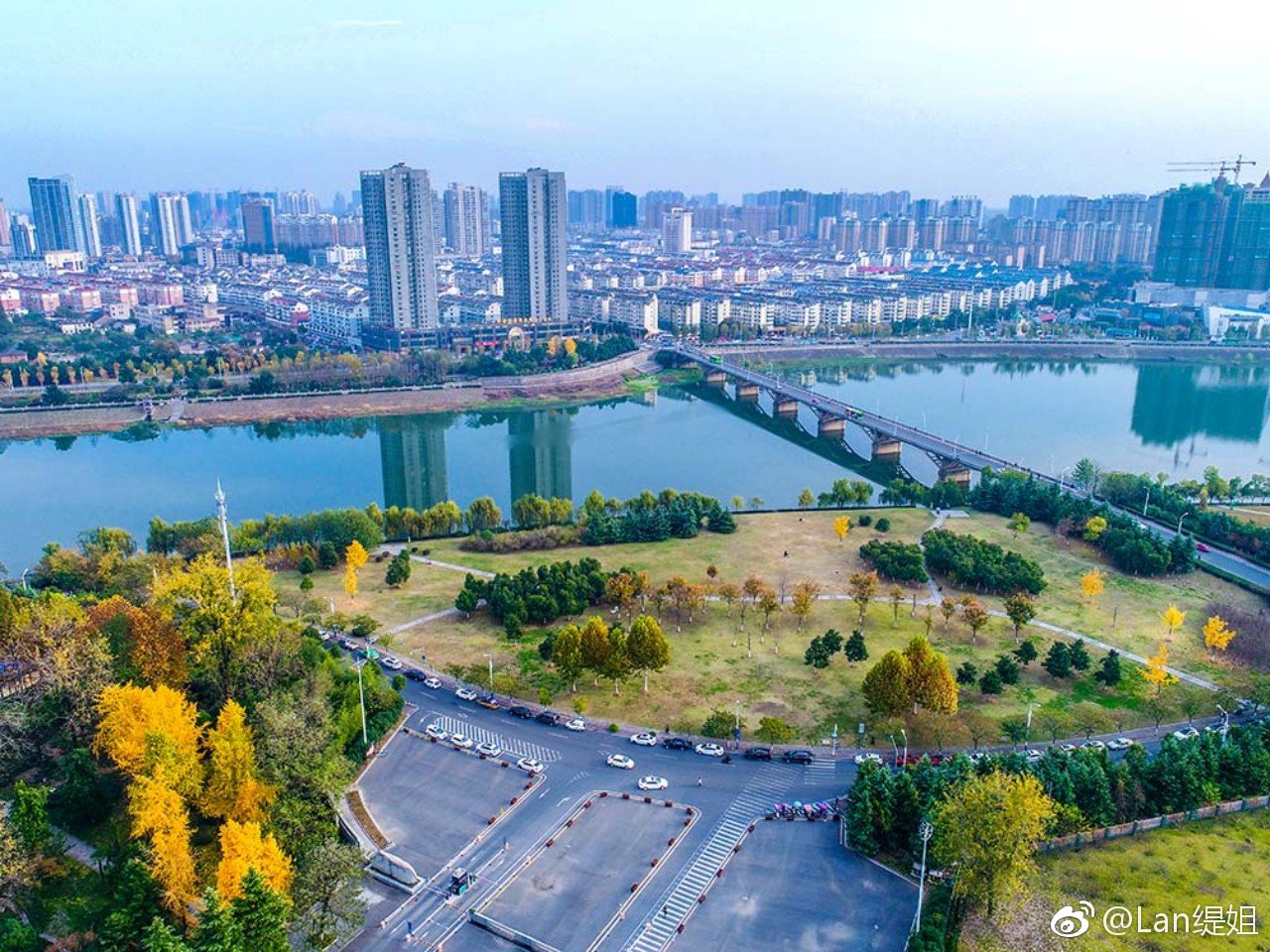 六安月亮岛皖西学院银杏大道网红打卡地