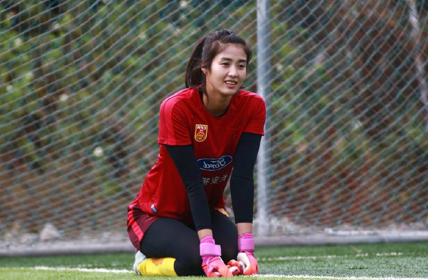 我国最美女门神自爆集训没空谈恋爱,快30岁还单身|国家队|足球|赵丽娜