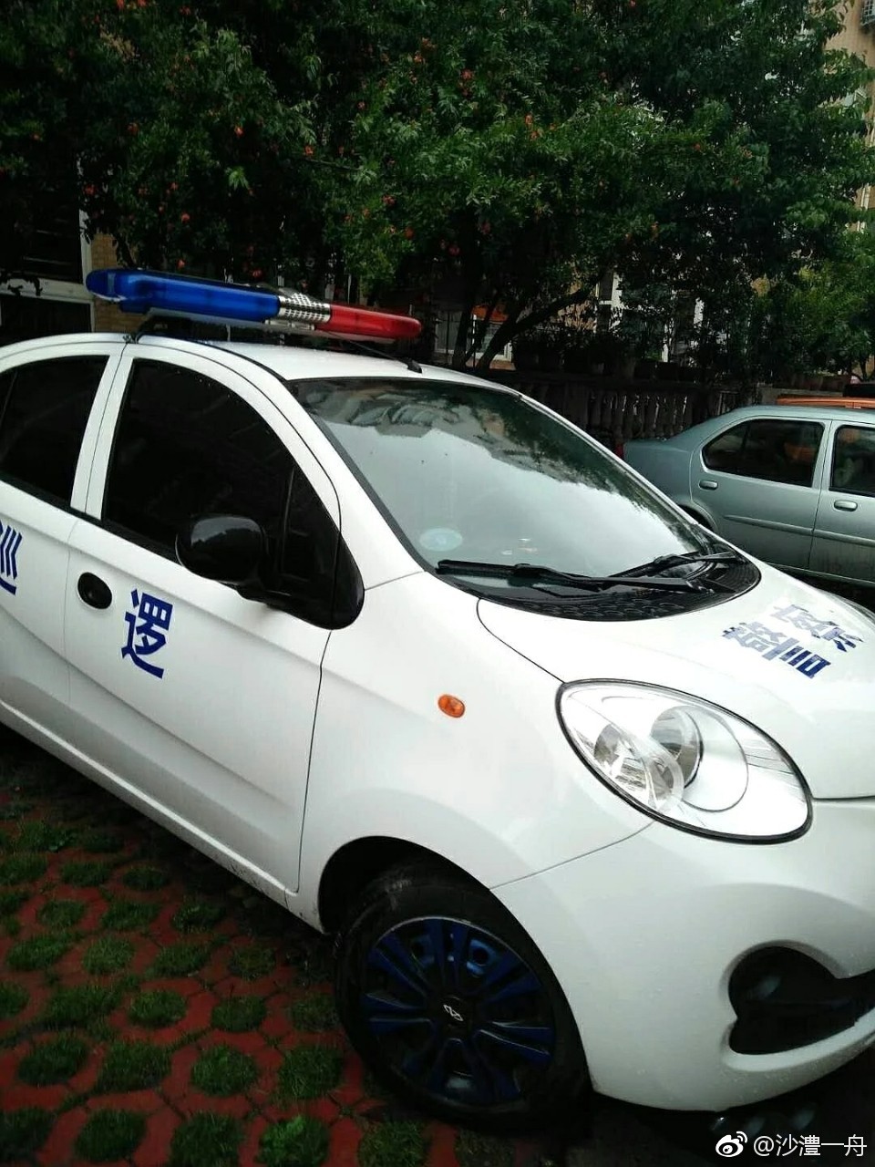 这辆假警车在漯河已经"巡逻"半年了