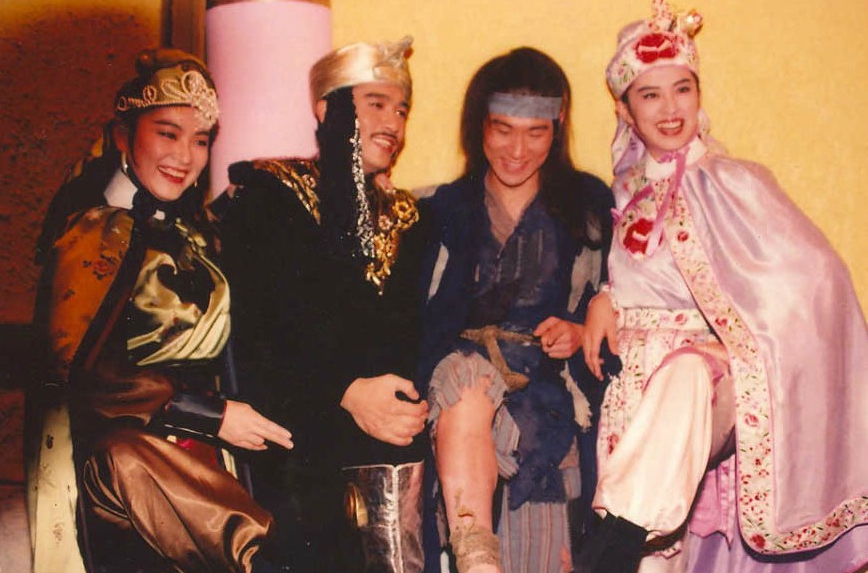 东成西就,珍贵幕后照,演员全都是明星,梁朝伟的嘴最搞笑