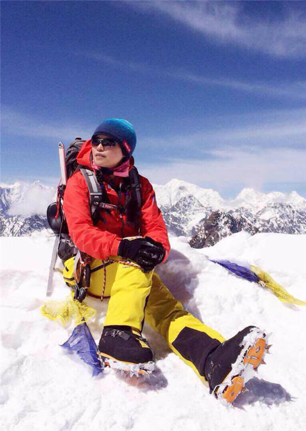 探路者王静 | 左手高管,右手登山,她做到了平衡